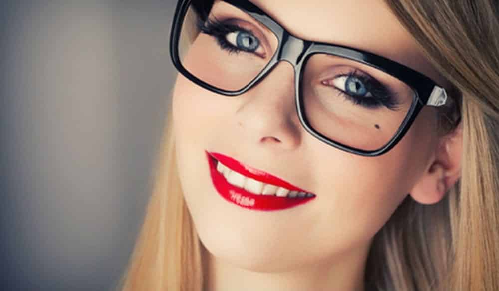 9 tips for combining makeup with prescription glasses