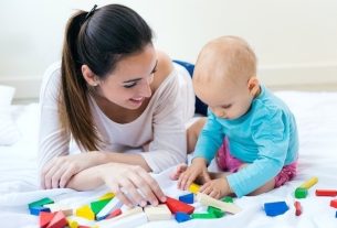 Games to help your baby's development - 0 to 12 months