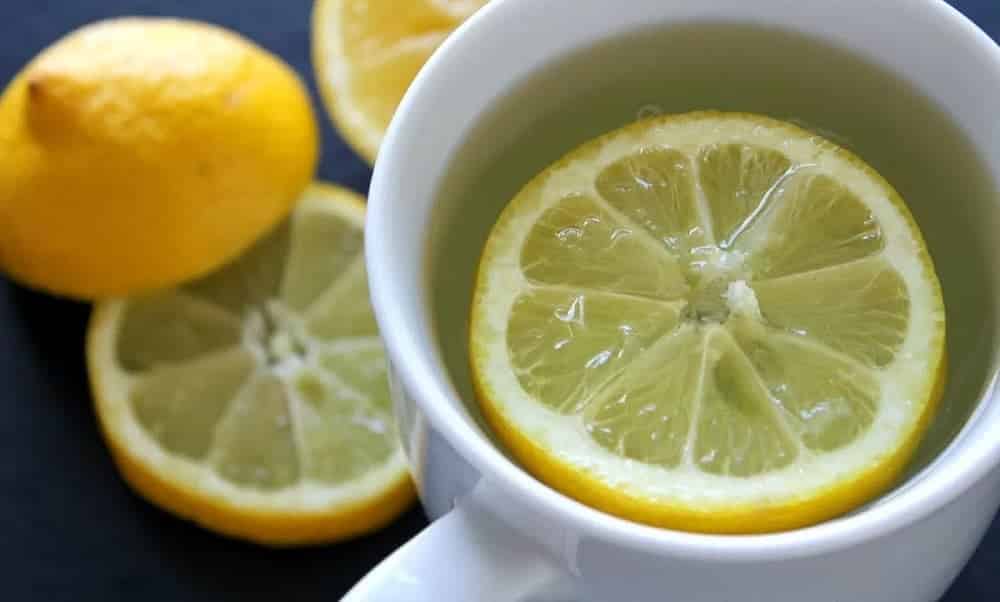 7 benefits of warm water with lemon every morning