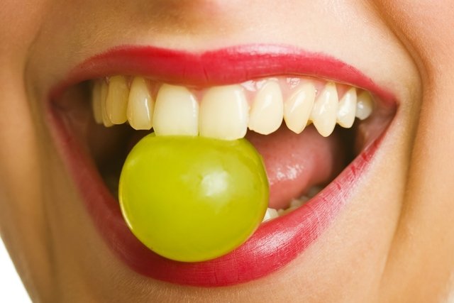 5 foods that damage your teeth the most (and others that protect them)