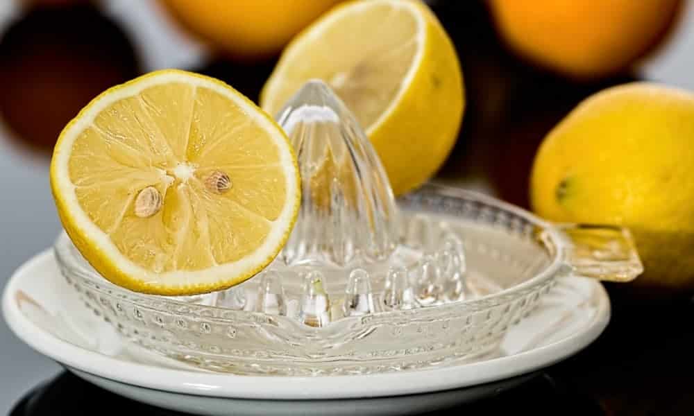 Does lemon cure migraines?  Find out how to use this natural remedy