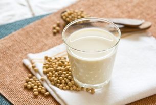 Soy milk: Benefits, How to use and How to make it at home