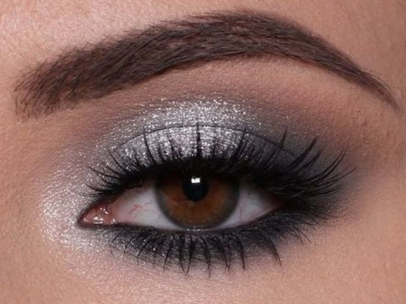 Silver-colored Brown Eye Makeup