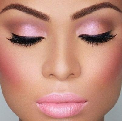 pink makeup is now fashionable