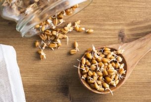 5 benefits of sprouted foods (and how to make them at home)