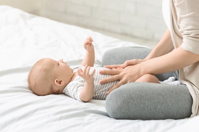 6 simple tips to relieve baby's gas