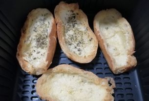 Brot mit Butter im Airfryer ist super EINFACH und SCHNELL zuzubereiten