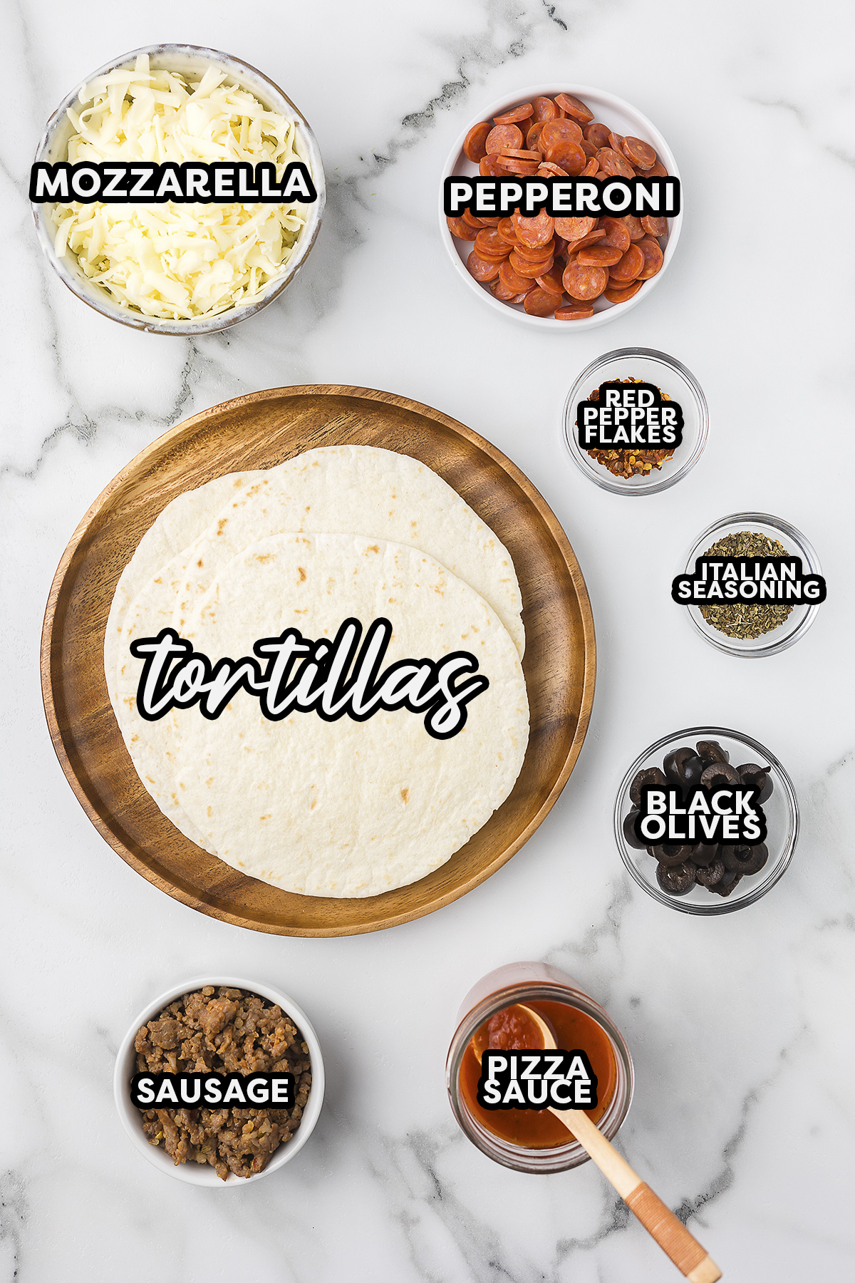 Benötigte Zutaten für Tortilla-Pizza.