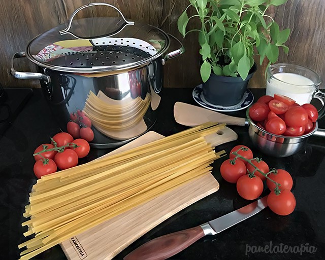 Fetuccine con Fonduta de Queso y Tomates Asados