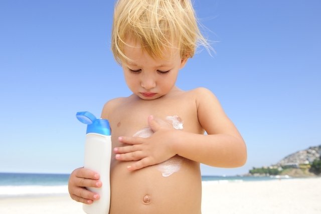 How to choose the best sunscreen for babies and children