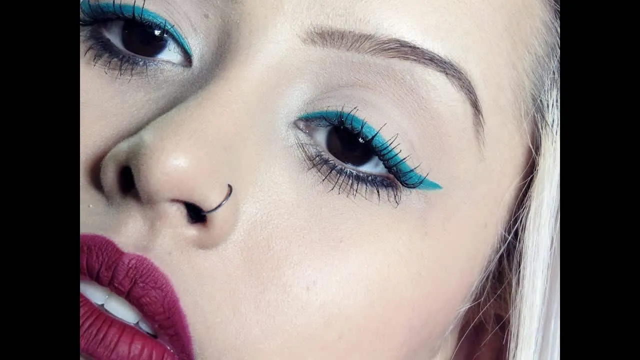 Learn how to use colorful eyeliner and rock your makeup