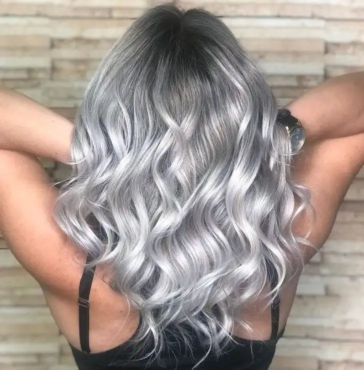 Platinum blonde is the trend of 2019, but the hair requires some care