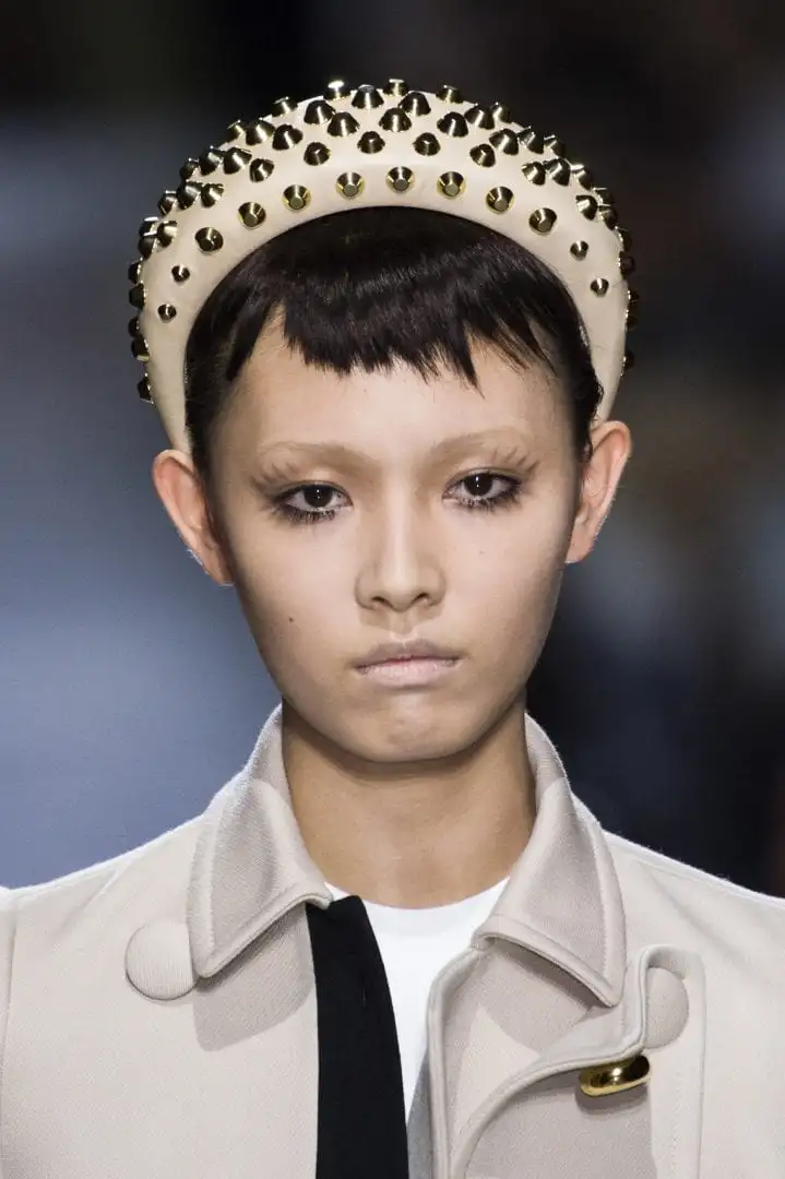 Tiara - 14 photos of the fashion trend that is coming back