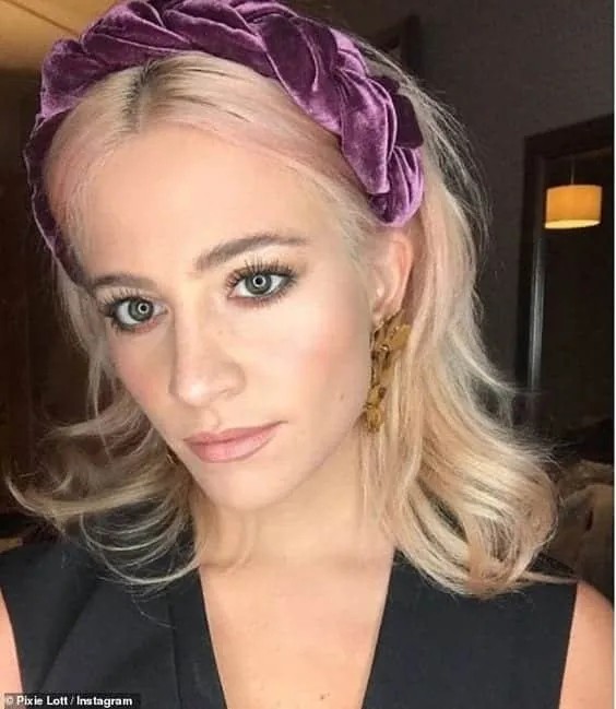 Tiara - 13 photos of the fashion trend that is coming back