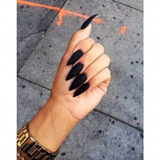 Stiletto nails - what it is, how to do it, care for it and inspirations