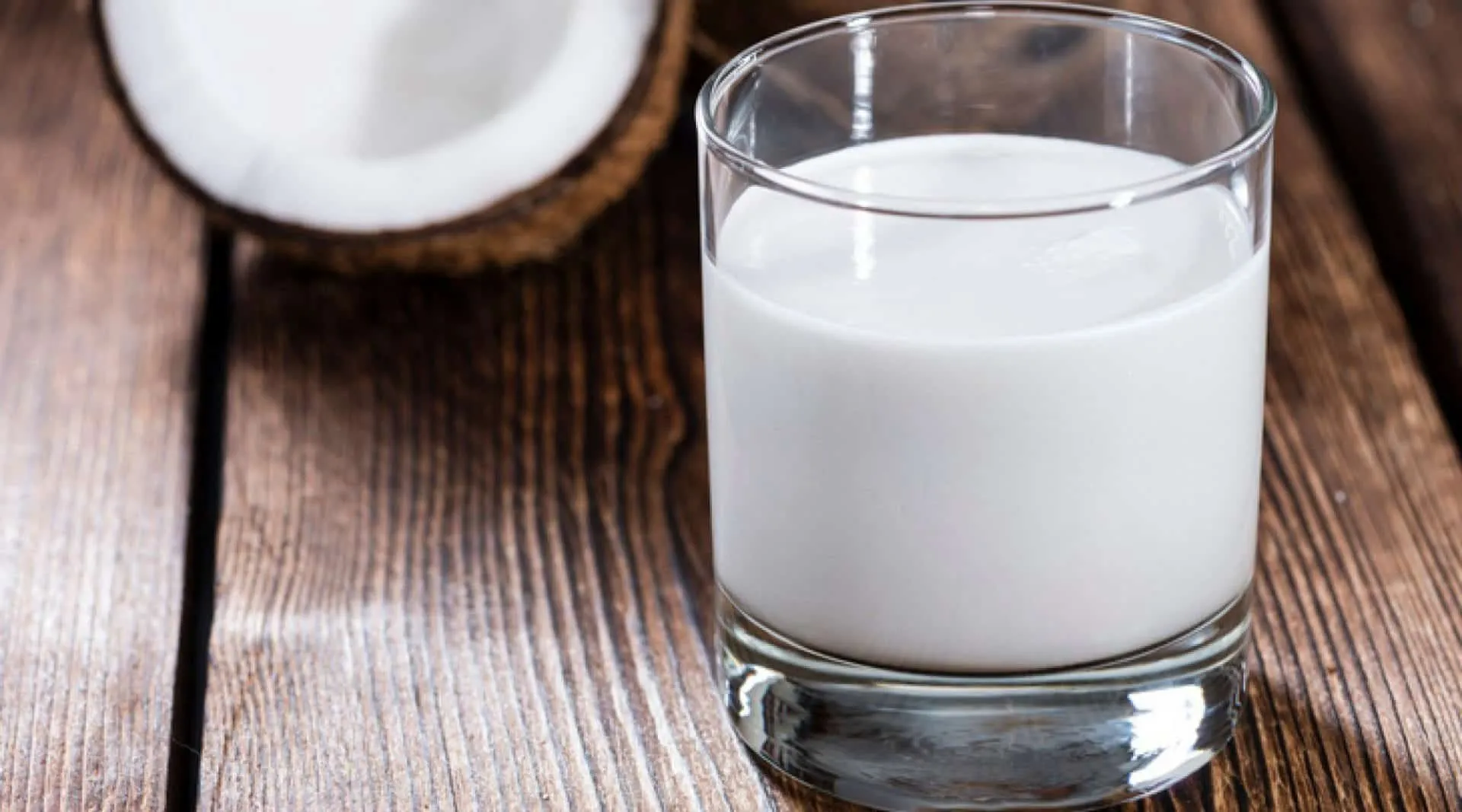 Everything about coconut milk – Benefits, nutrients, questions and recipes