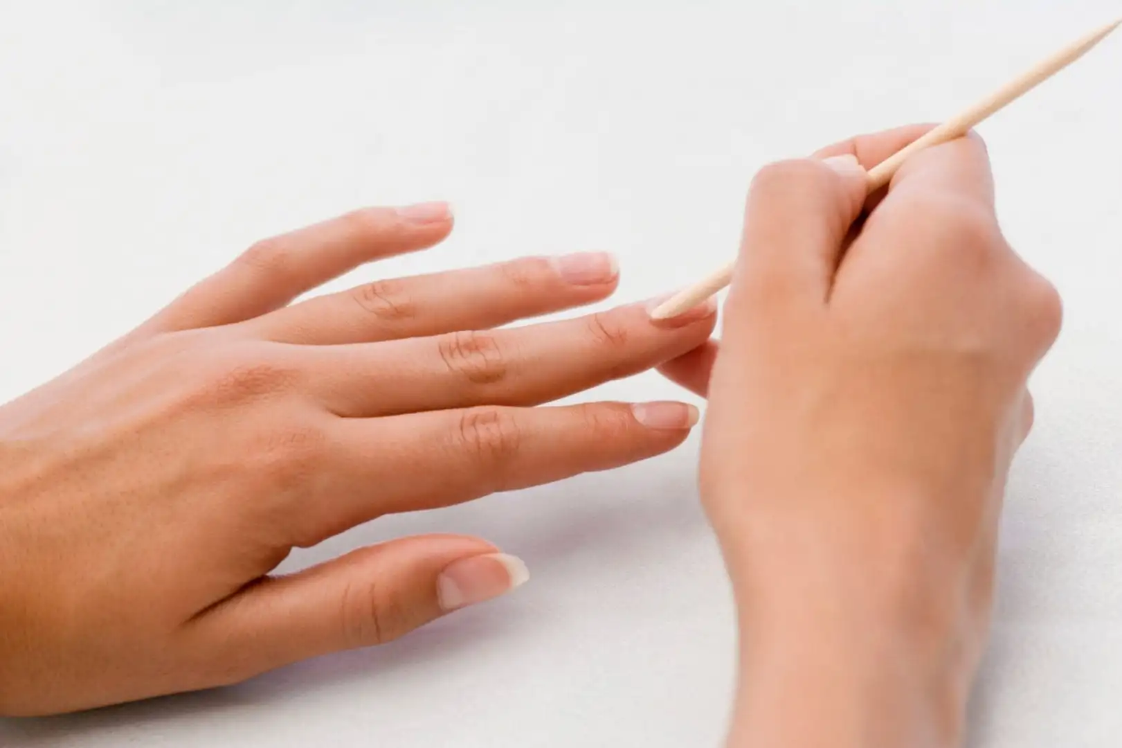 How to remove gel nails without having to leave the house?