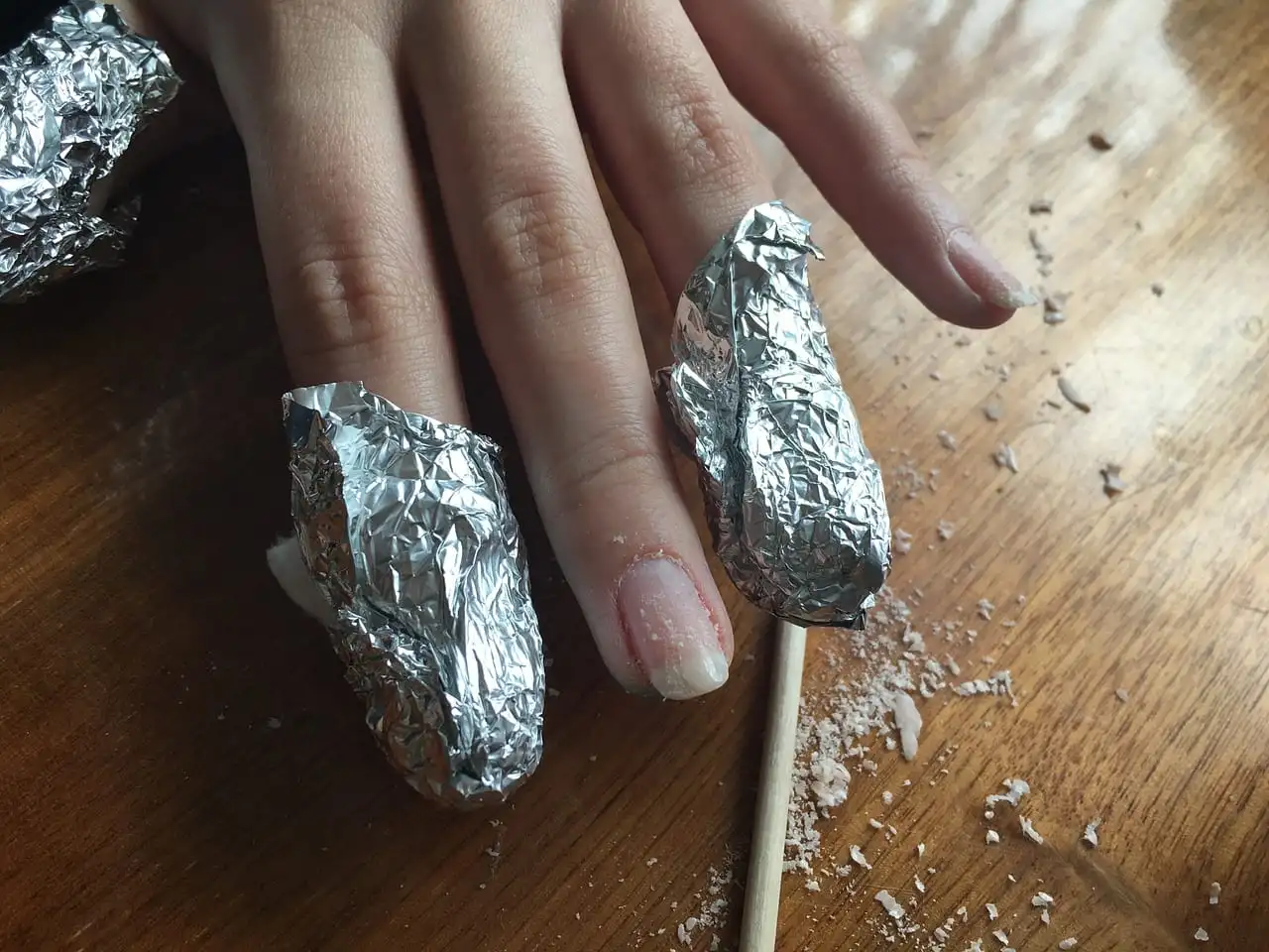 How to remove gel nails without having to leave the house?