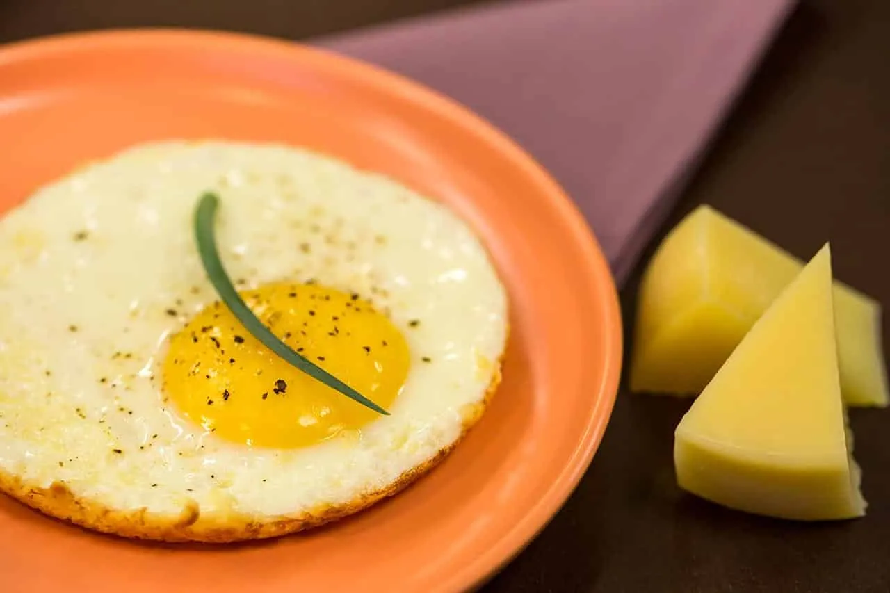 Fried egg - 11 recipes for you to have fun and delight in the kitchen