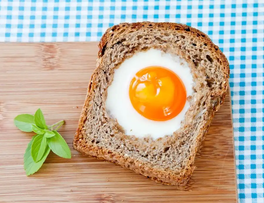 Fried egg - 11 recipes for you to have fun and delight in the kitchen