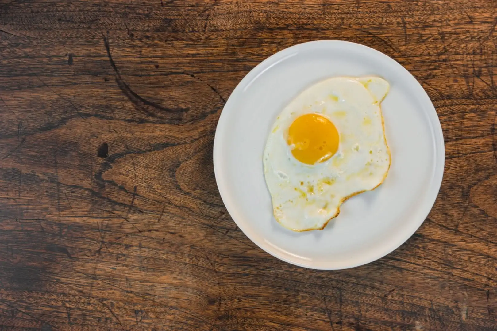 Fried egg - 11 recipes for you to have fun and delight in the kitchen