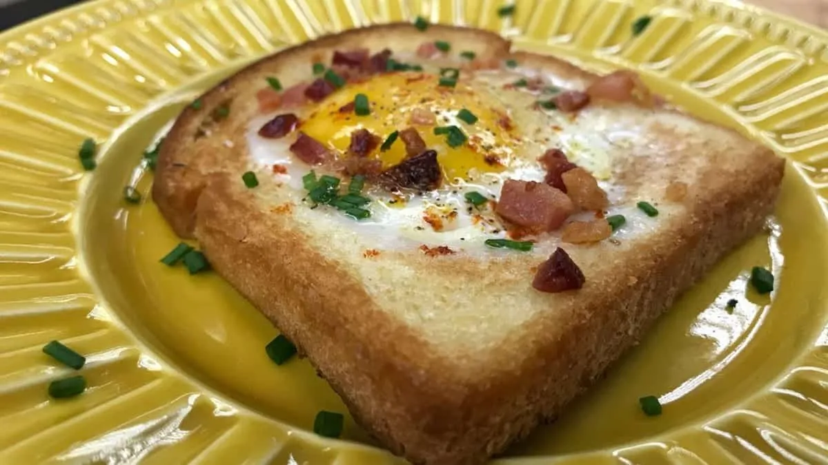 Fried egg - 11 recipes for you to have fun and delight in the kitchen