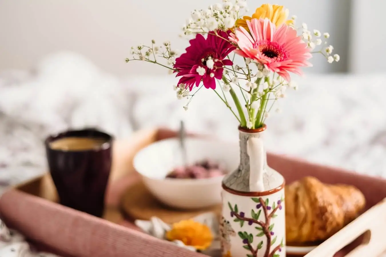 Breakfast in bed – Tips and ideas for you to have a great surprise