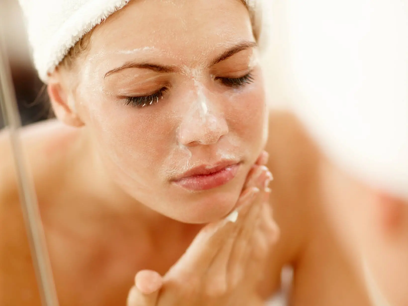 Facial scrub - What is it, types, how to do it + 12 homemade exfoliant recipes