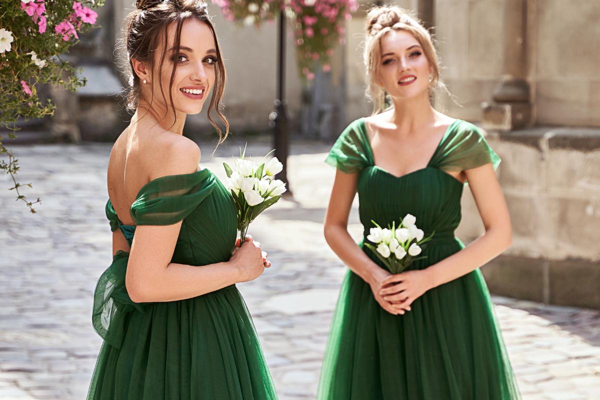 The Ideal Makeup for a Green Dress: Definitive Guide!