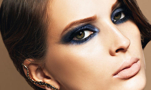 Blue smokey eye step by step