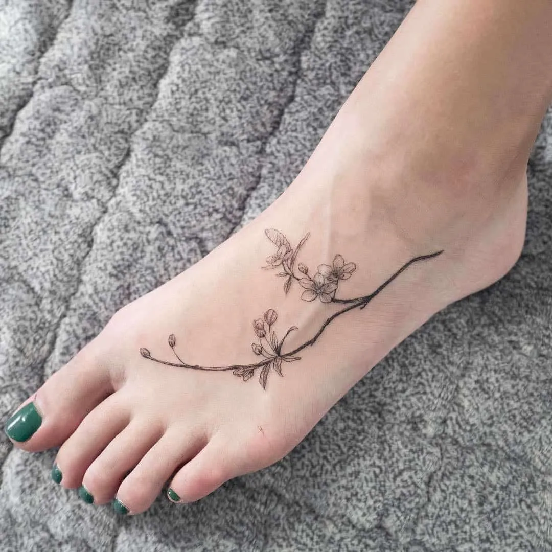 We've selected more than 100 of the photos of tattoo on foot for you