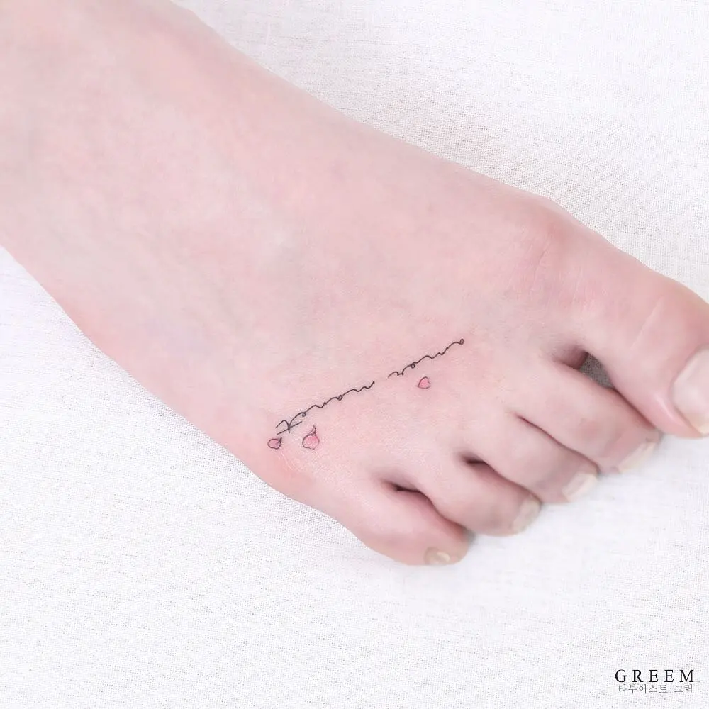 We've selected more than 100 of the photos of tattoo on foot for you