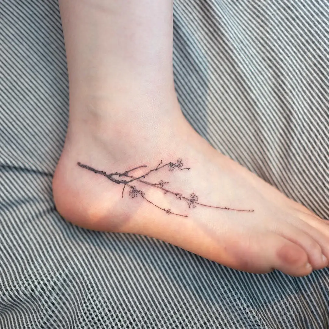 We've selected more than 100 of the photos of tattoo on foot for you