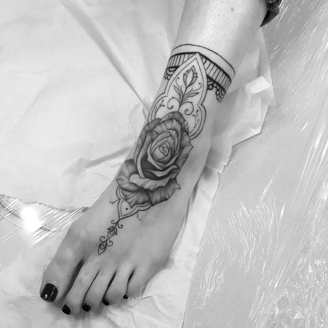 We've selected more than 100 of the photos of tattoo on foot for you