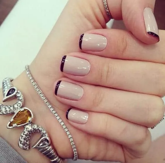 Nude nails: when to use them and 100 photos to inspire you!