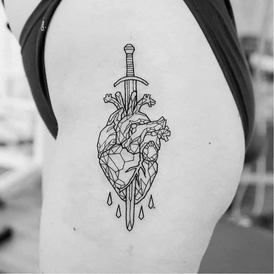 The tattoo of the heart: meanings, designs that are used + inspiration