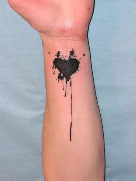 The tattoo of the heart: meanings, designs that are used + inspiration