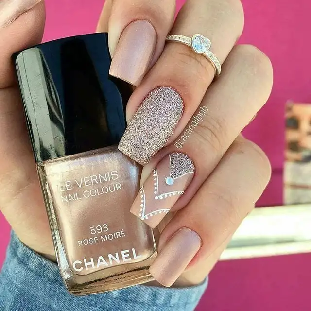 Nude nails: when to use them and 100 photos to inspire you!