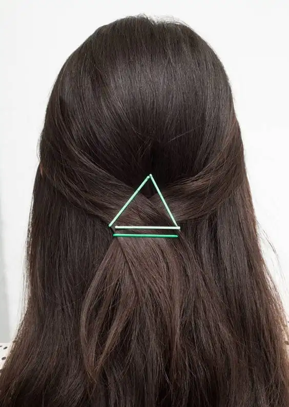 6 creative ways to wear hair clips