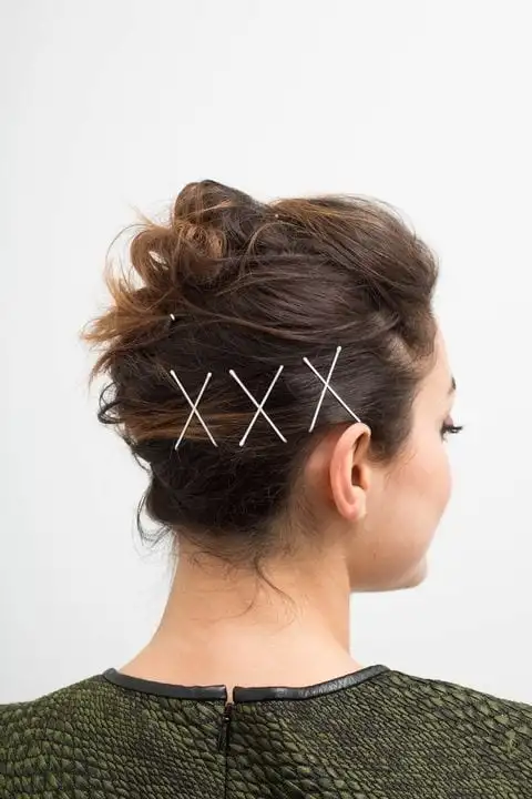 6 creative ways to wear hair clips