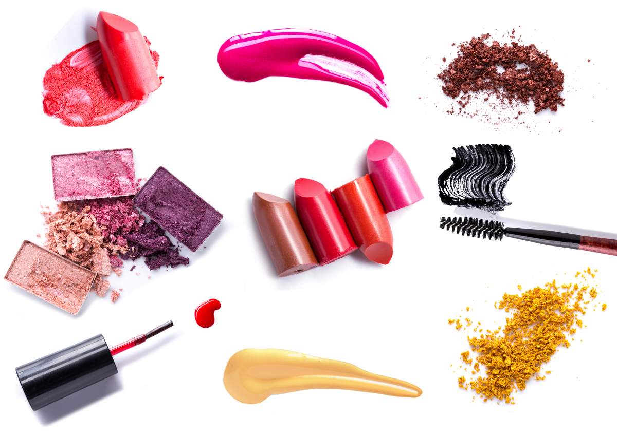 Learn how to recover 6 damaged makeup products %