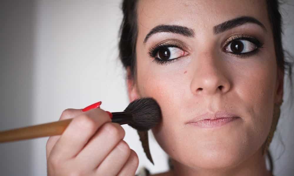 Bronzer e contorno: descubra qual a diferença entre os dois