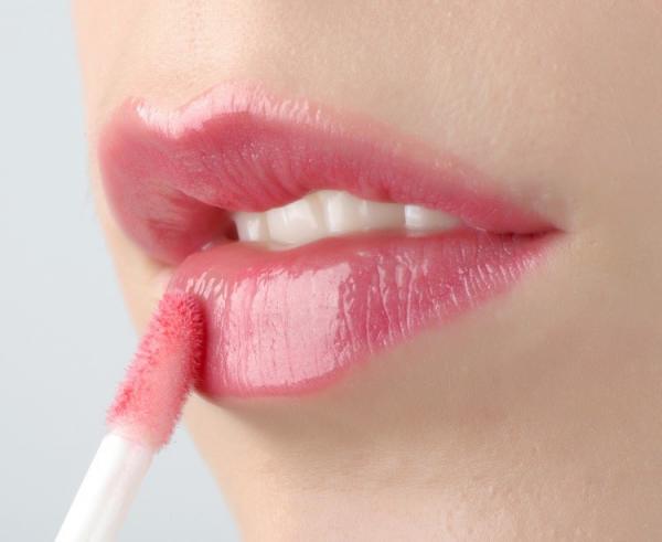 4 alternative ways to use gloss in makeup