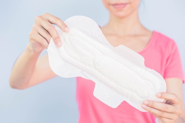 How to choose a postpartum pad (and common questions)