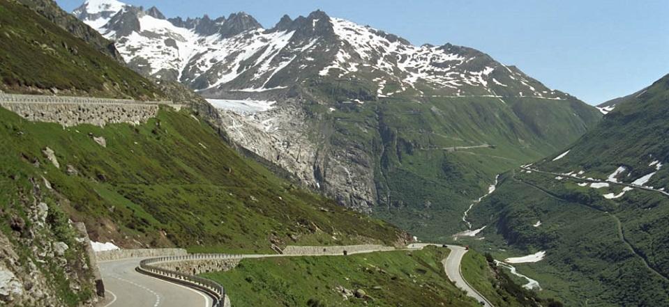 The 10 Most Incredible Roads in the World for your Road Trip