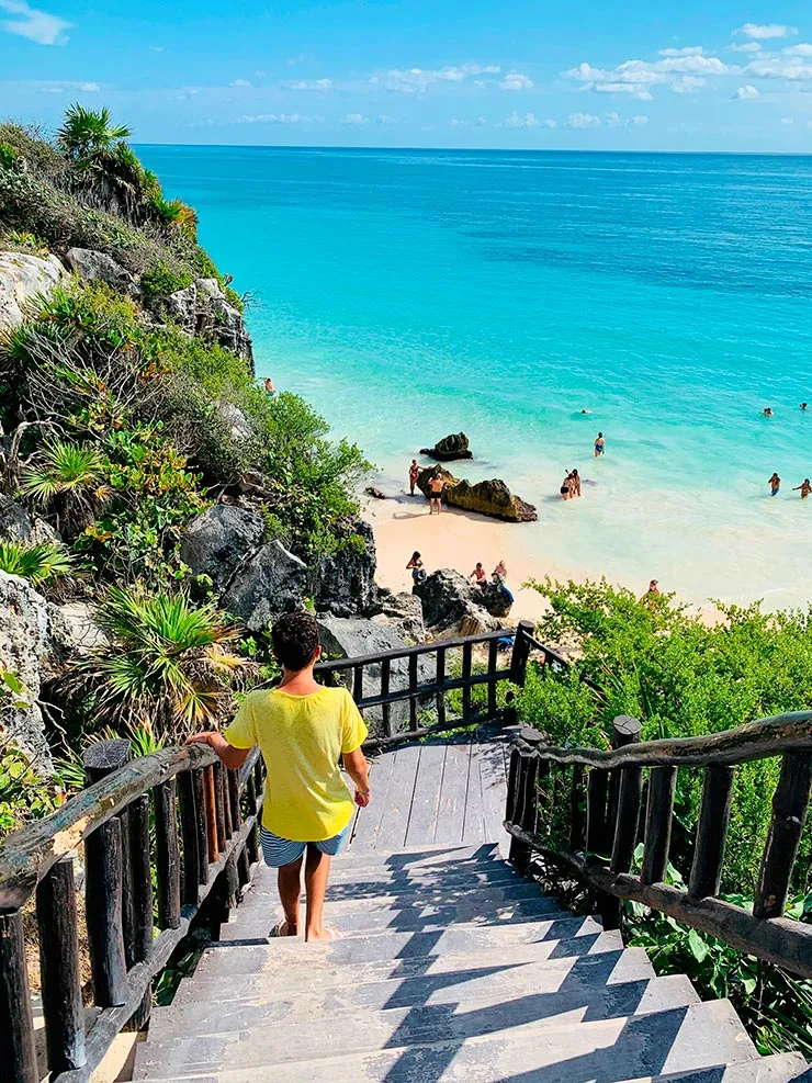 Quanto custa viajar pra Cancún e Playa del Carmen: Escada em Tulum descendo para a praia (Foto: Esse Mundo é Nosso)