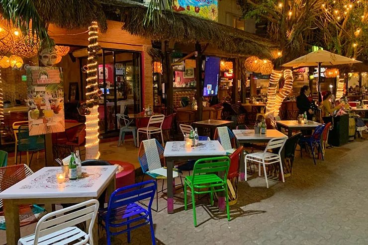 Le restaurant sur la Cinquième Avenue à Playa del Carmen Photo: Ce Monde est le Nôtre)