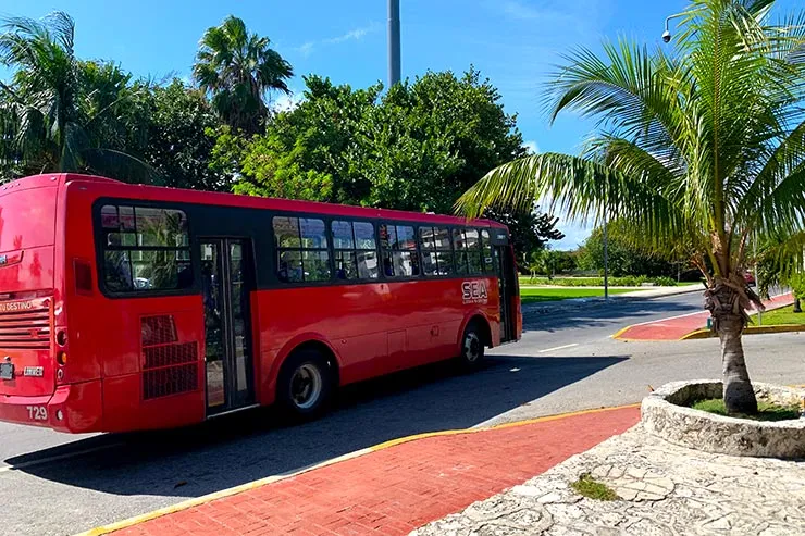 Le bus passe autour de l'ensemble de la Zone hôtelière de Cancun (photo: Photo: est-Ce le Monde qui est le Nôtre)