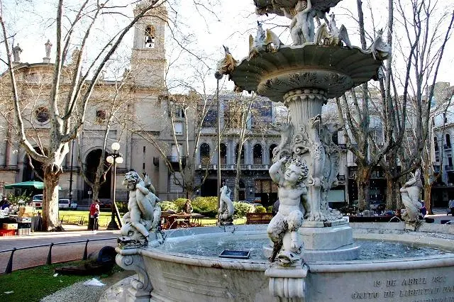 Praça e Catedral de Montevidéu