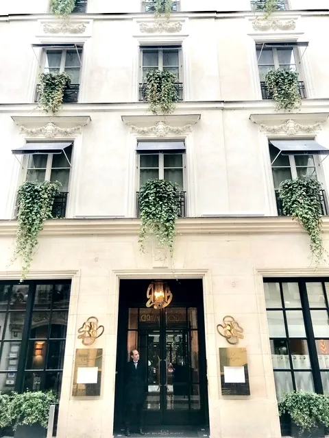 hotéis de luxo em Paris